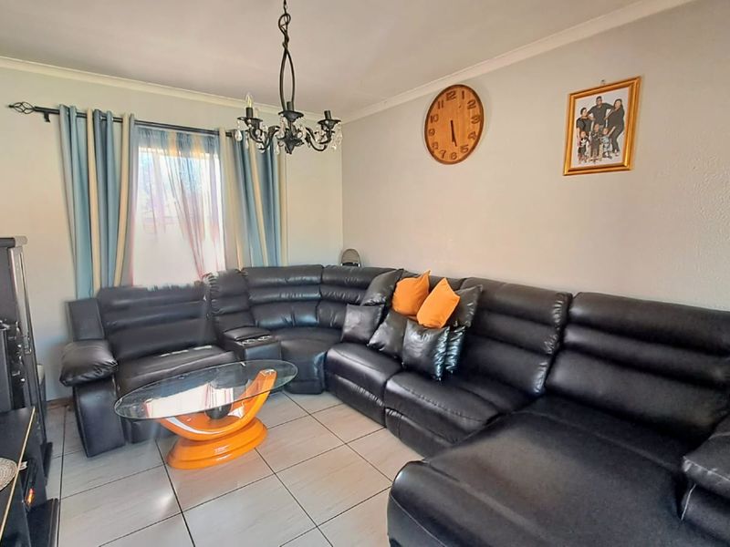 LOVELY 2 BEDROOM APARTNENT UP FOR GRABS - Photo 2