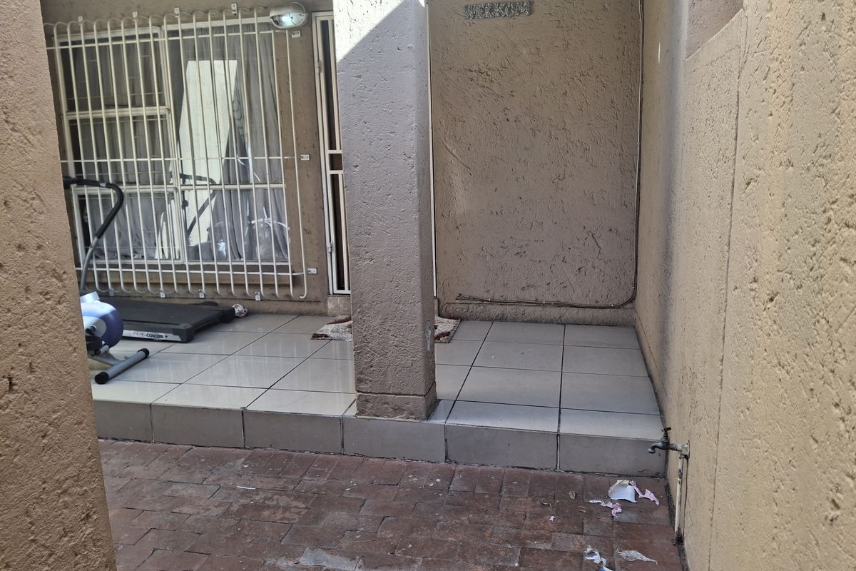 Immaculate Townhouse for Sale in Edleen! - Photo 2