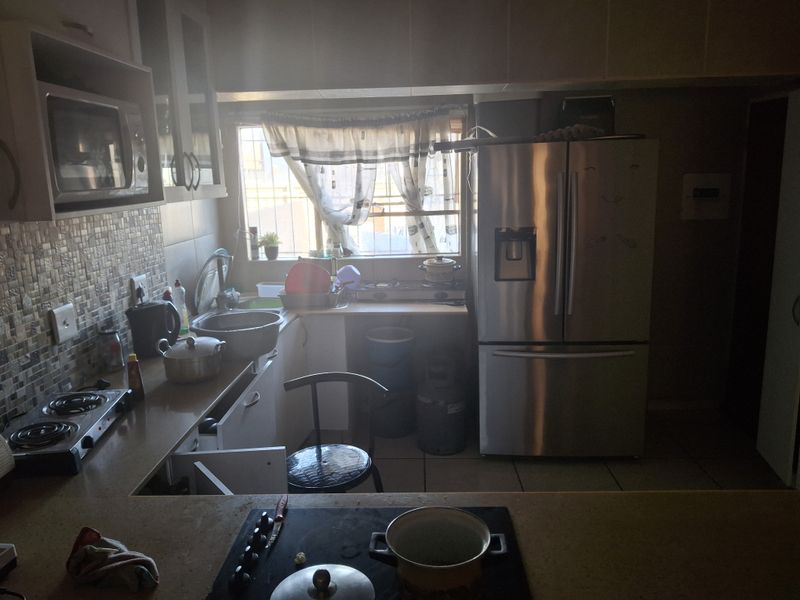 Immaculate Townhouse for Sale in Edleen! - Photo 10