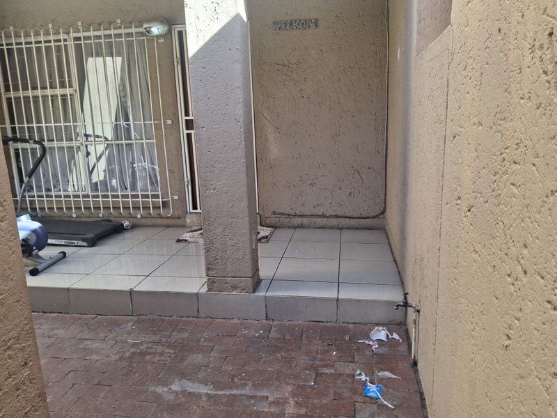 Immaculate Townhouse for Sale in Edleen! - Photo 3