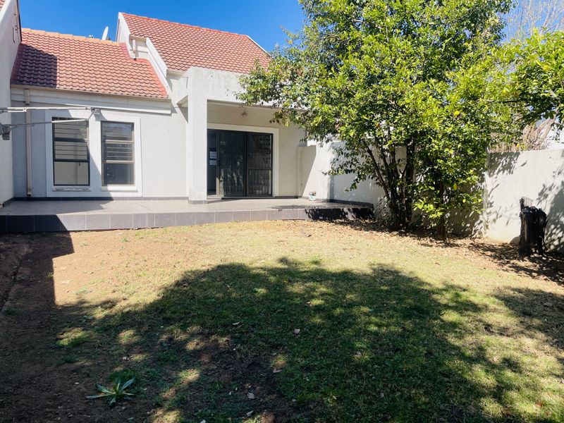 Cozy Family Home in Kengies, Fourways - Photo 8