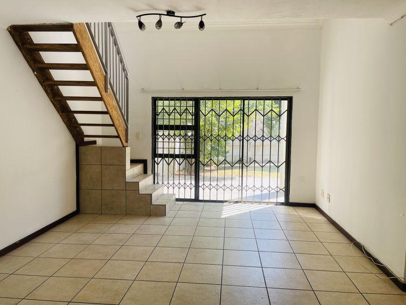 Cozy Family Home in Kengies, Fourways - Photo 3