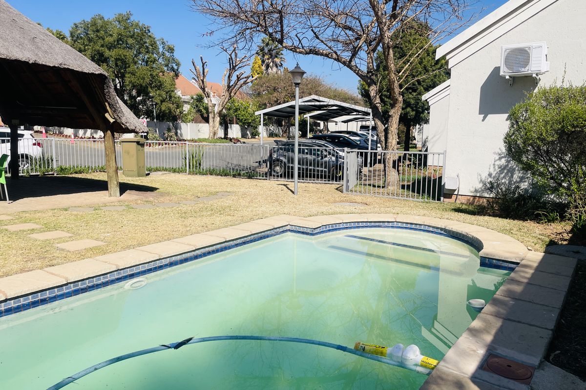 Cozy Family Home in Kengies, Fourways - Photo 4