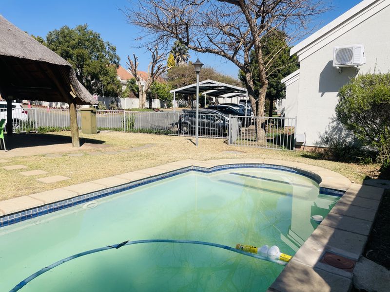 Cozy Family Home in Kengies, Fourways - Photo 4