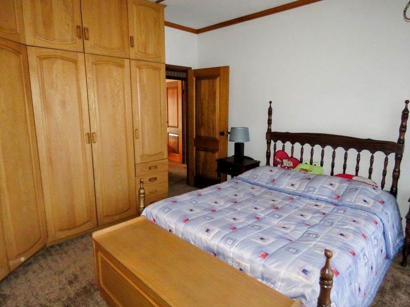 Stunning Family Home with Flatlet, Pool & Excellent Security - Photo 10