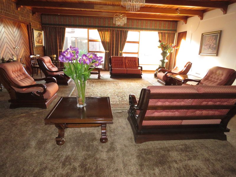 Stunning Family Home with Flatlet, Pool & Excellent Security - Photo 3