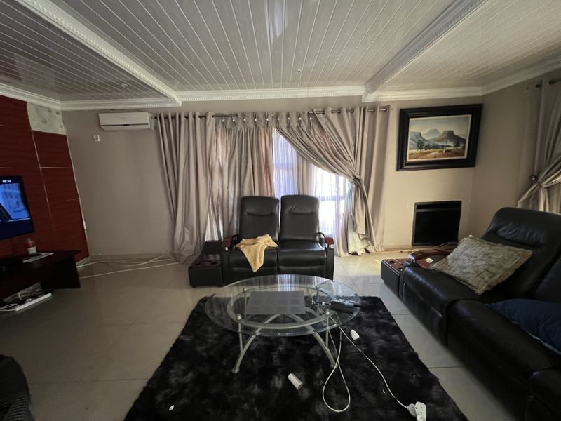 Modern Family Home in a Secure Estate – Polokwane - Photo 5