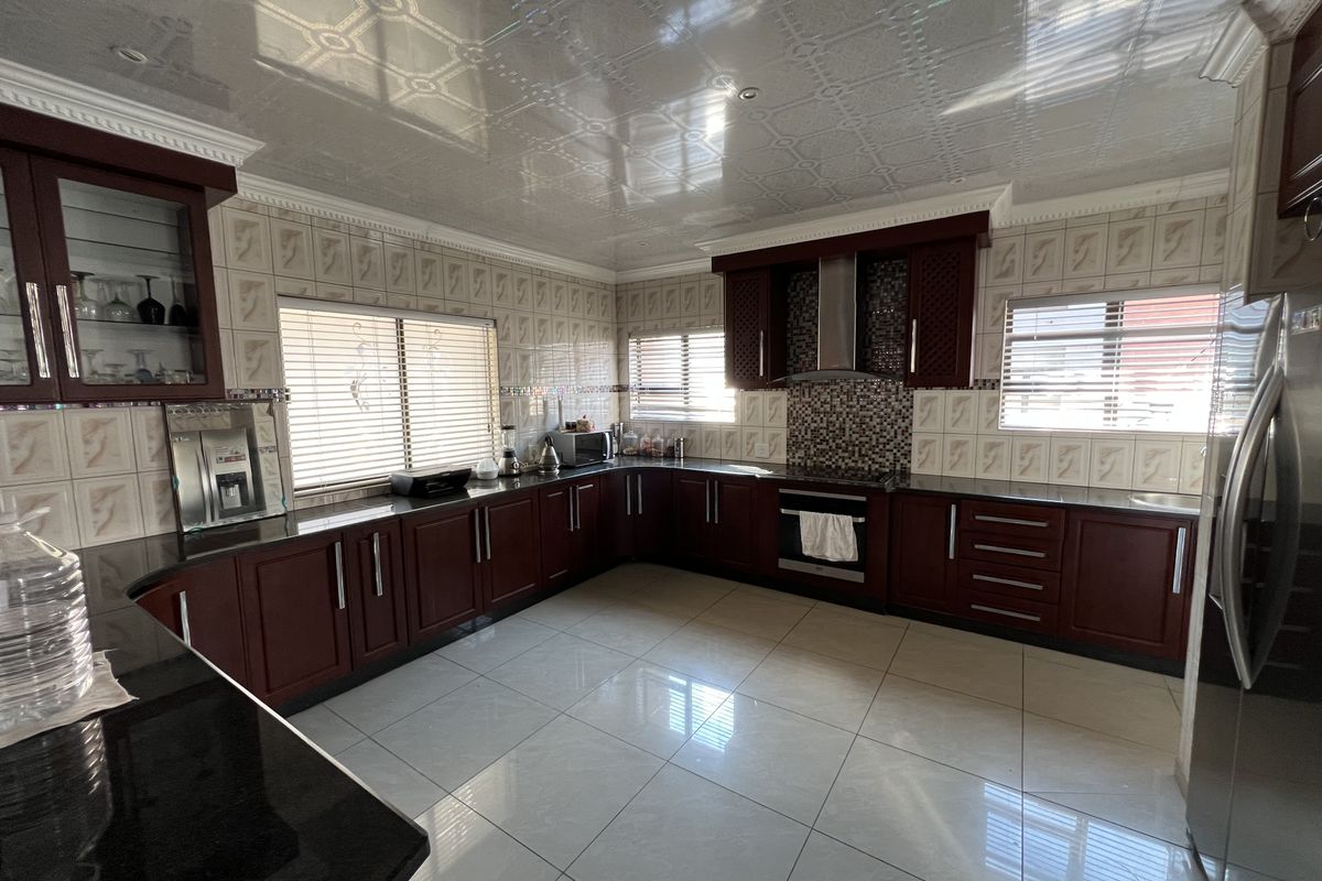 Modern Family Home in a Secure Estate – Polokwane - Photo 2