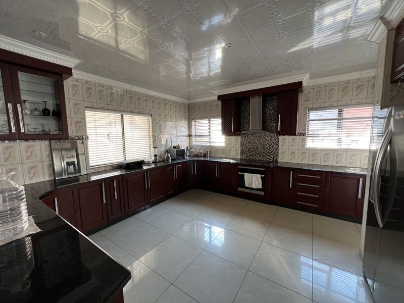 Modern Family Home in a Secure Estate – Polokwane - Photo 2