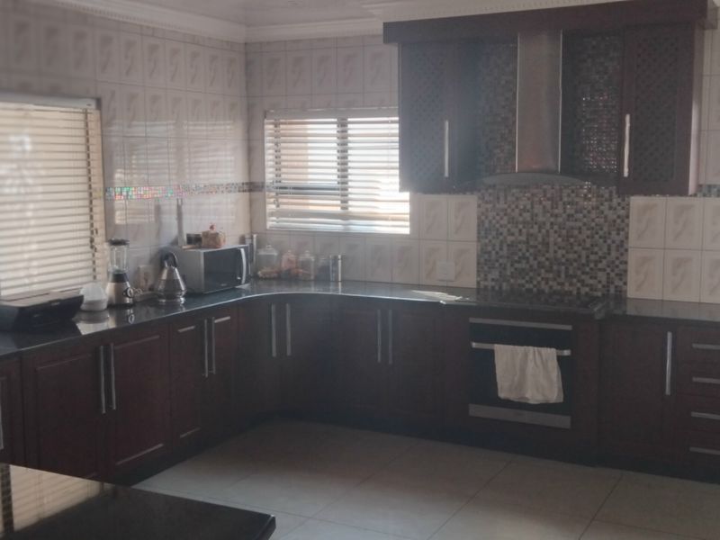 Modern Family Home in a Secure Estate – Polokwane - Photo 8