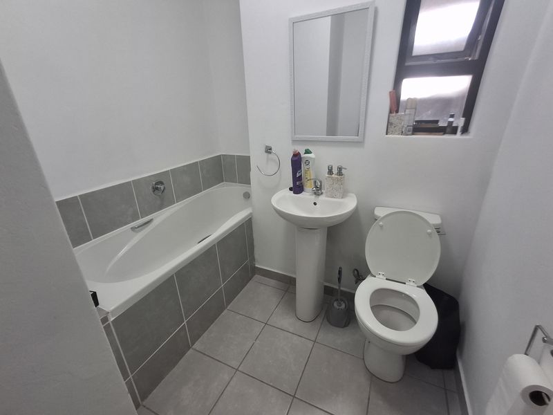 Modern 2 Bedroom, 2 Bathroom Apartment in Pepper Lane, Kosmosdal - Photo 9