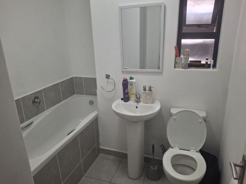 Modern 2 Bedroom, 2 Bathroom Apartment in Pepper Lane, Kosmosdal - Photo 8