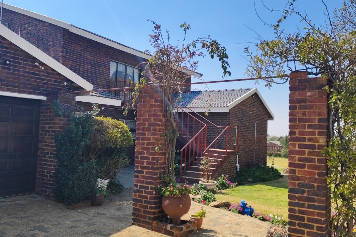 Escape to paradise in this stunning Deneysville property. - Photo 3