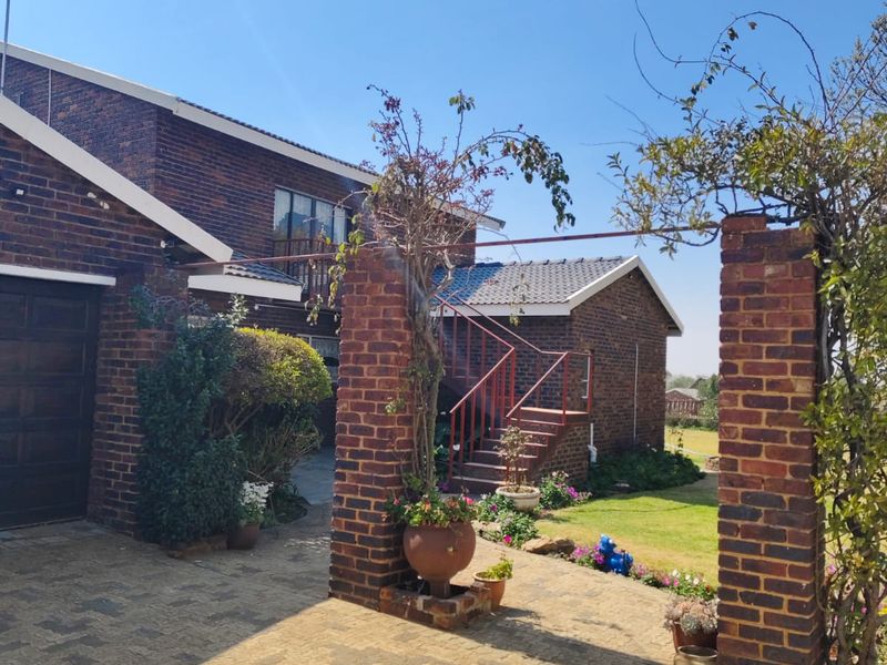 Escape to paradise in this stunning Deneysville property. - Photo 3