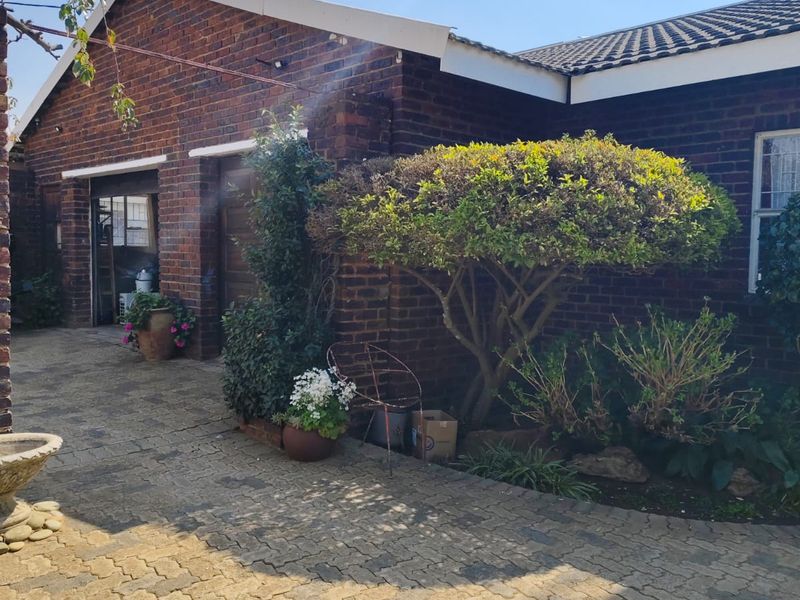 Escape to paradise in this stunning Deneysville property. - Photo 4