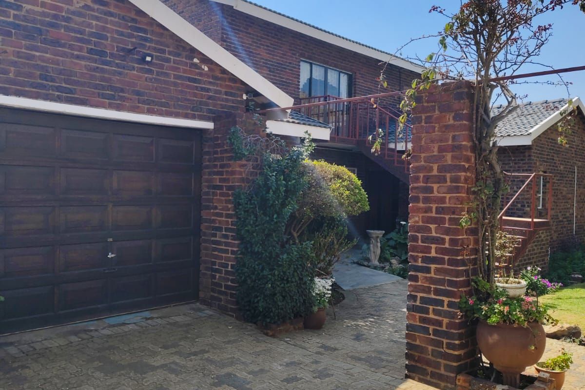 Escape to paradise in this stunning Deneysville property. - Photo 2