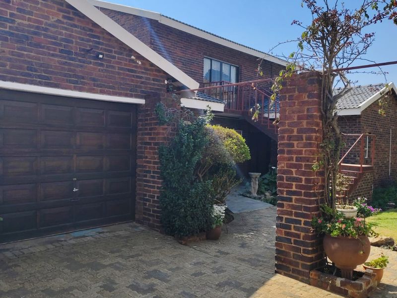 Escape to paradise in this stunning Deneysville property. - Photo 2