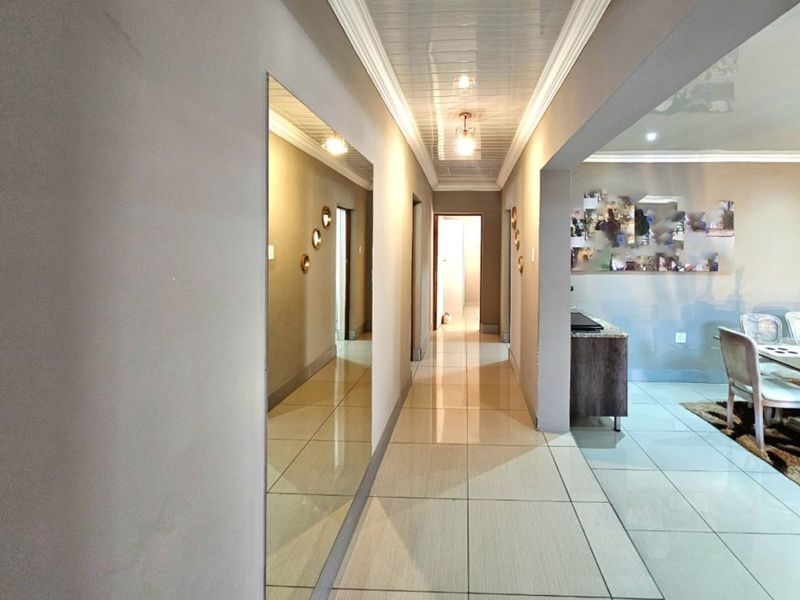 4 Bedroom House for Sale in Bendor - Photo 10