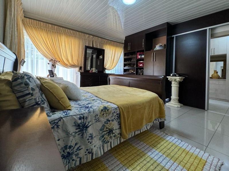 4 Bedroom House for Sale in Bendor - Photo 8