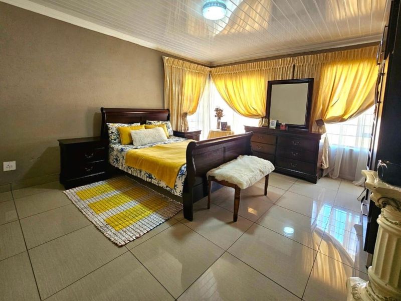 4 Bedroom House for Sale in Bendor - Photo 7