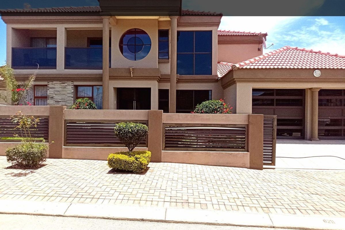 4 Bedroom House for Sale in Bendor - Photo 3