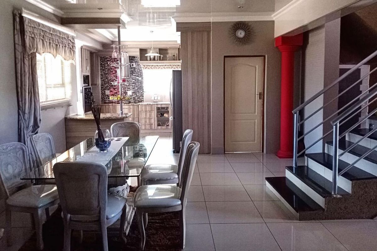 4 Bedroom House for Sale in Bendor - Photo 4