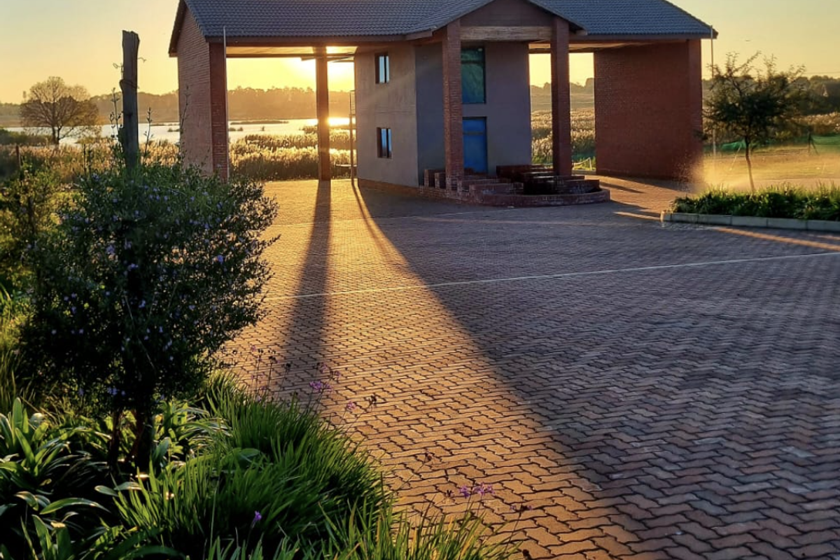 Luxury eco-estate stands for Sale - Photo 2