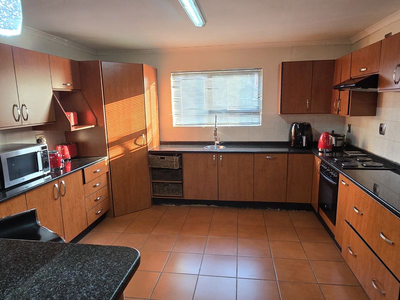 4 Bedroom House for Sale in Eagles Crest - Photo 5