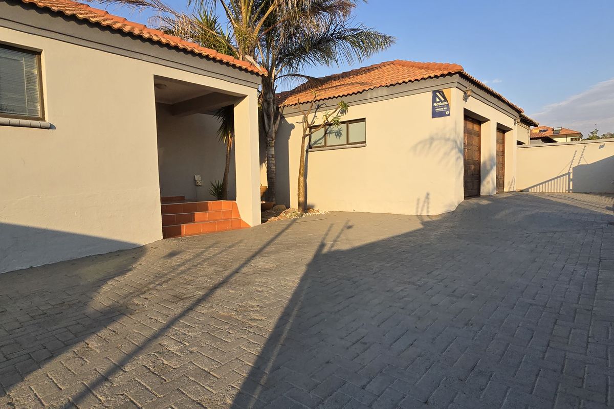 4 Bedroom House for Sale in Eagles Crest - Photo 4