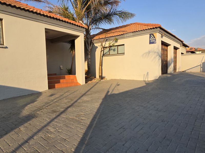 4 Bedroom House for Sale in Eagles Crest - Photo 4