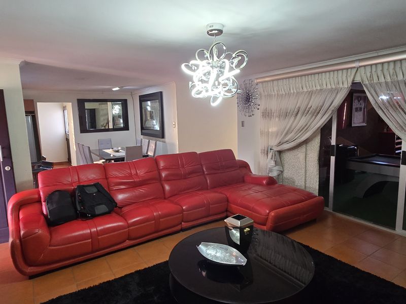 4 Bedroom House for Sale in Eagles Crest - Photo 9