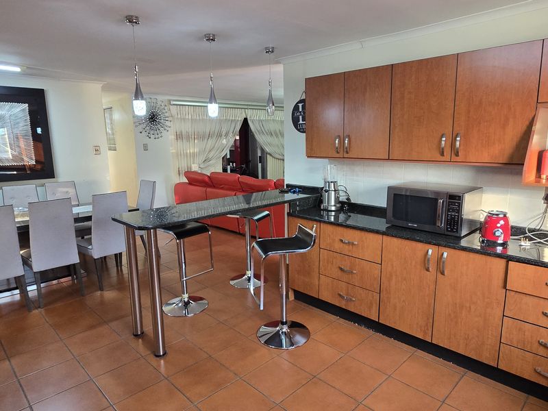 4 Bedroom House for Sale in Eagles Crest - Photo 8