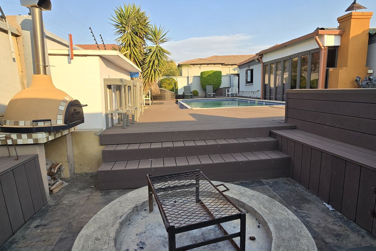 4 Bedroom House for Sale in Eagles Crest - Photo 3