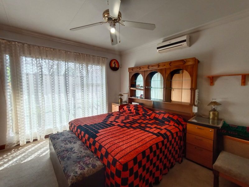 MASSIVE TOWNHOUSE - Perfect Price! - Photo 9