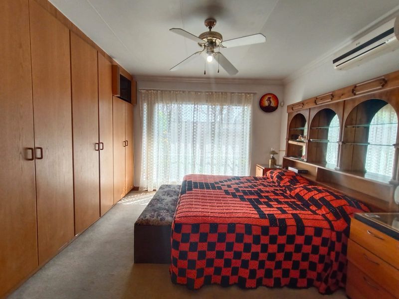 MASSIVE TOWNHOUSE - Perfect Price! - Photo 8