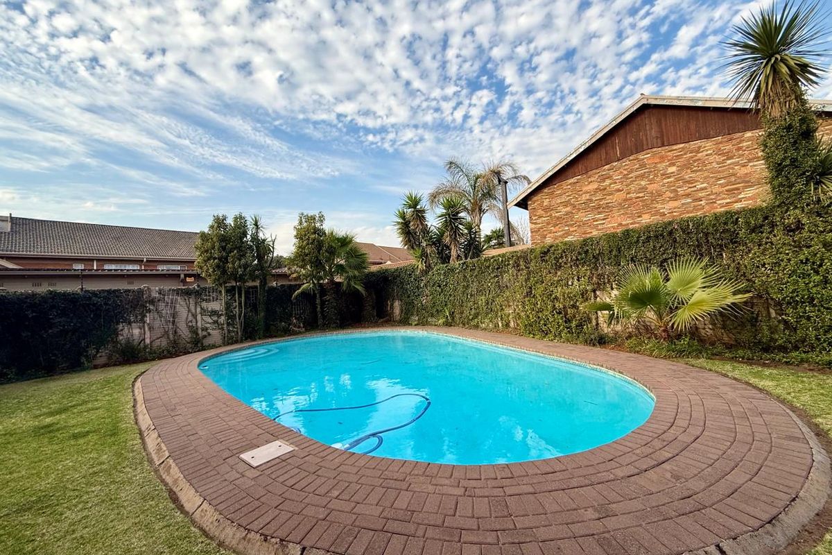 Modern 2-Bedroom Home in a Secure Complex! - Photo 2