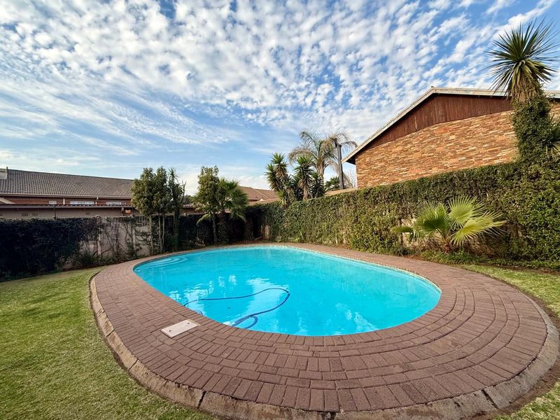 Modern 2-Bedroom Home in a Secure Complex! - Photo 2