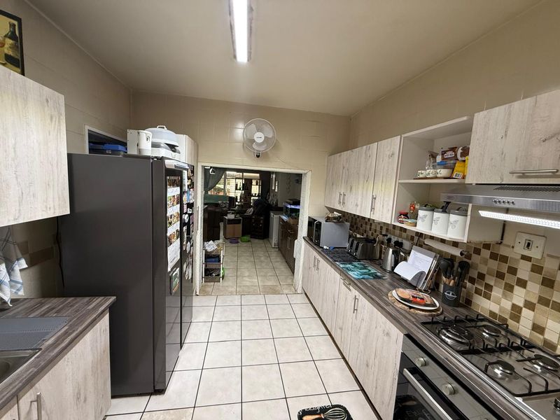 Modern 2-Bedroom Home in a Secure Complex! - Photo 6