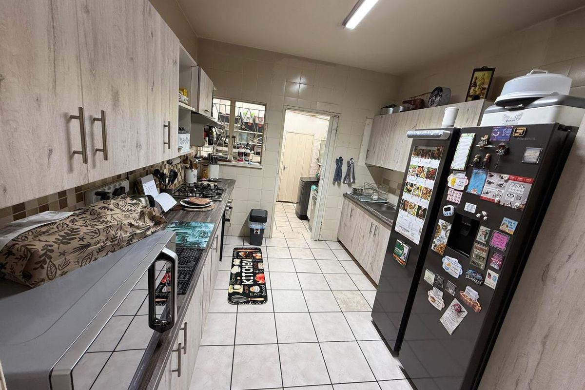 Modern 2-Bedroom Home in a Secure Complex! - Photo 4