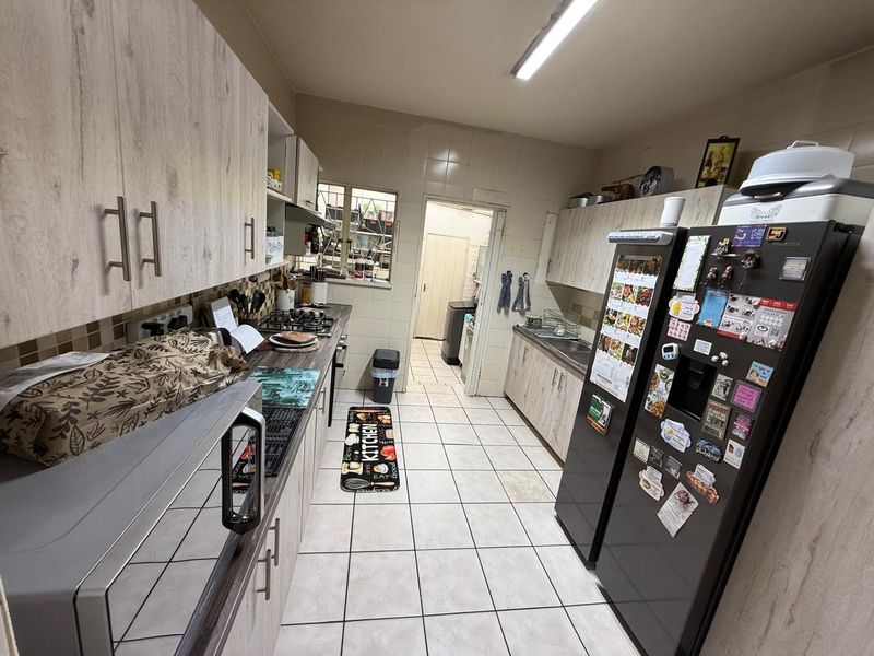 Modern 2-Bedroom Home in a Secure Complex! - Photo 4