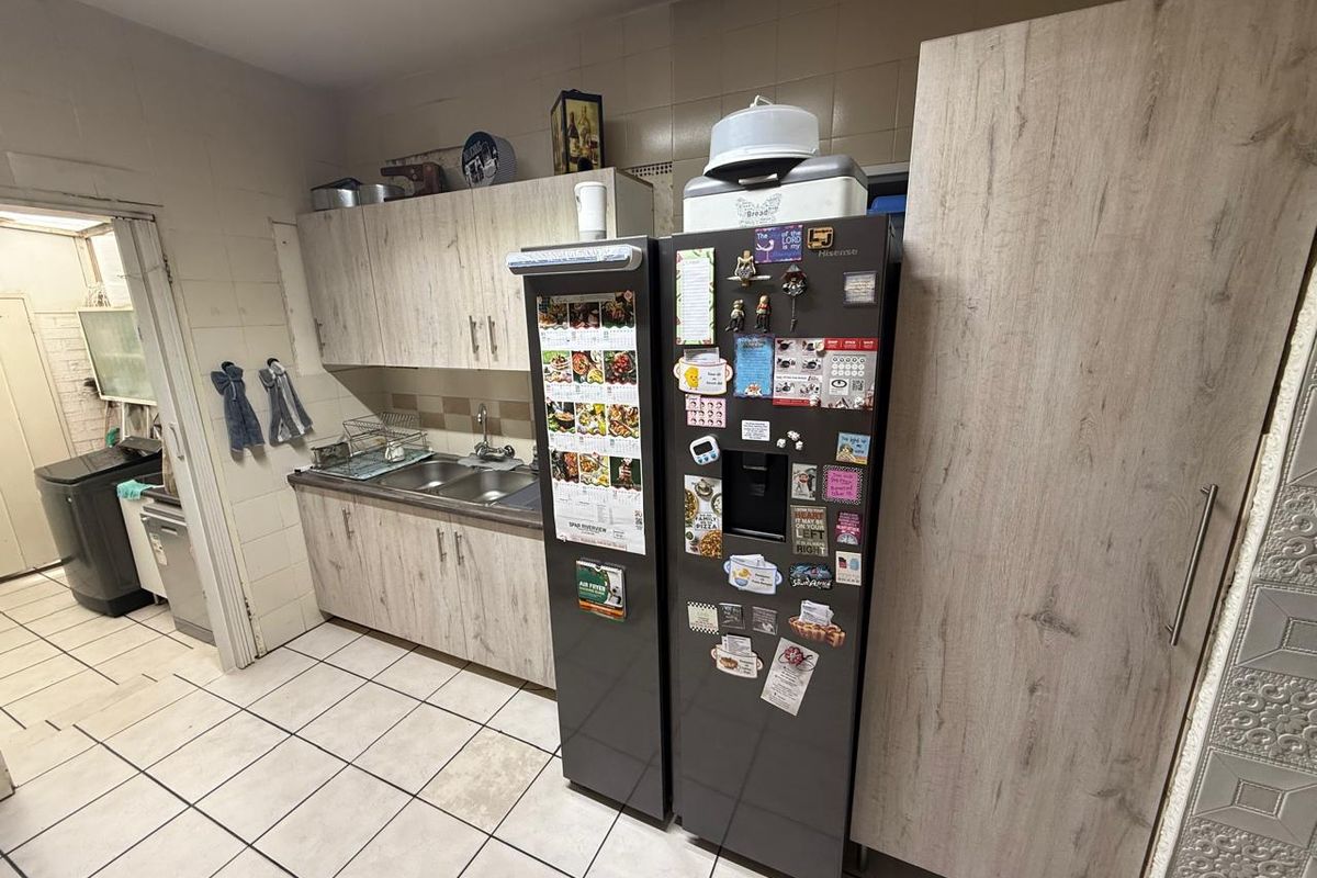 Modern 2-Bedroom Home in a Secure Complex! - Photo 5