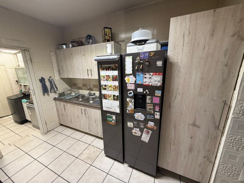 Modern 2-Bedroom Home in a Secure Complex! - Photo 5