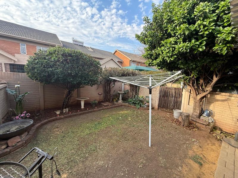 Modern 2-Bedroom Home in a Secure Complex! - Photo 3