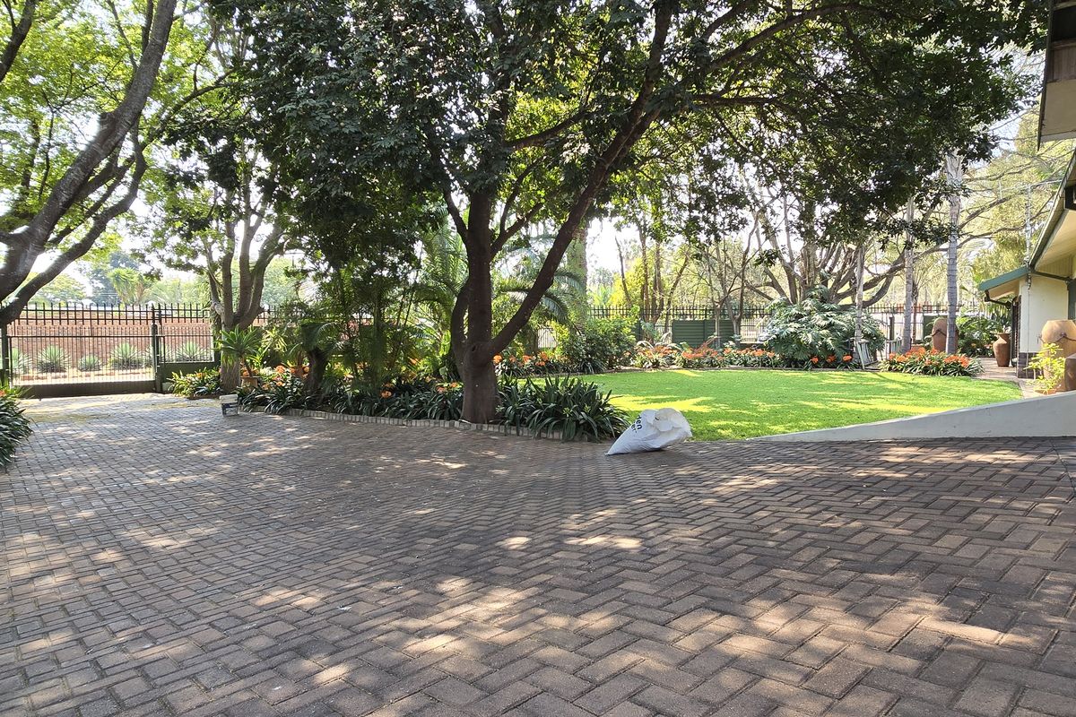 4 Bedroom House for Sale in Welgelegen - Photo 4