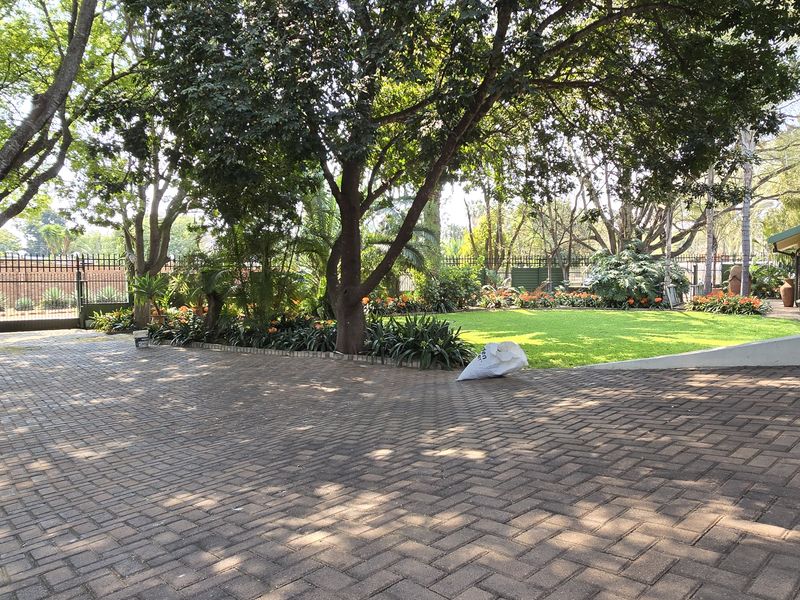 4 Bedroom House for Sale in Welgelegen - Photo 4