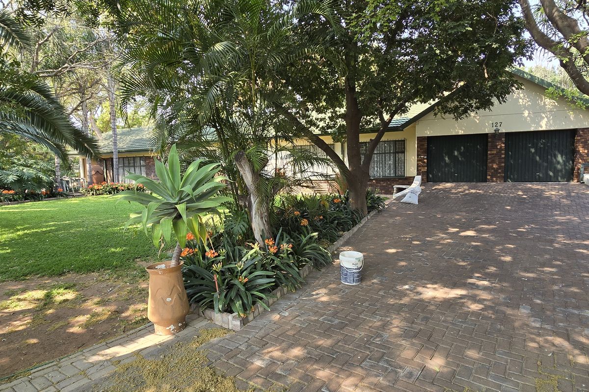 4 Bedroom House for Sale in Welgelegen - Photo 3