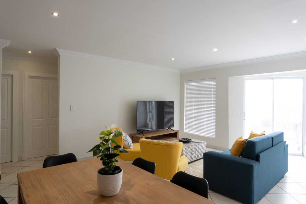 Stylish Coastal Retreat – Fully Furnished & Move-In Ready - Photo 5