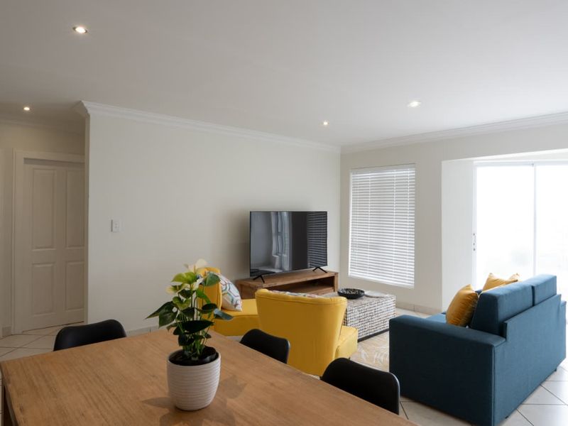 Stylish Coastal Retreat – Fully Furnished & Move-In Ready - Photo 5