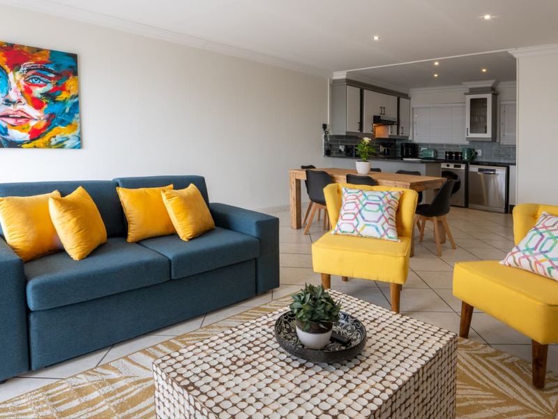 Stylish Coastal Retreat – Fully Furnished & Move-In Ready - Photo 2