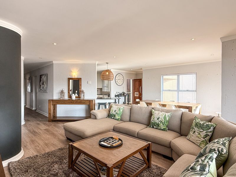 Stunning Modern Apartment with Sea Views in Simbithi Estate - Photo 4